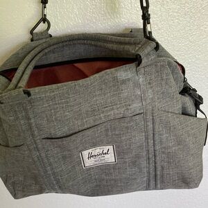 Herschel diaper bag -grey